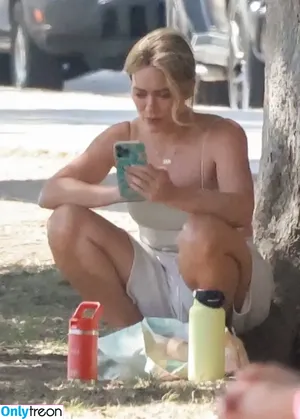 Hilary Duff / hilaryduff / kylanharv nude photo #0450