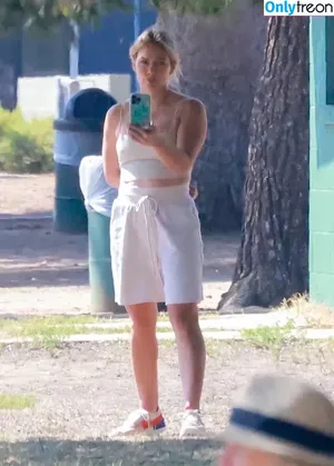 Hilary Duff / hilaryduff / kylanharv nude photo #0452