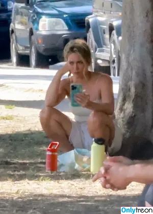 Hilary Duff / hilaryduff / kylanharv nude photo #0455