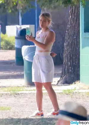 Hilary Duff / hilaryduff / kylanharv nude photo #0461