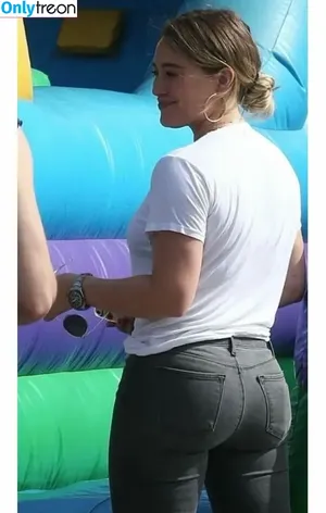 Hilary Duff / hilaryduff / kylanharv nude photo #0481