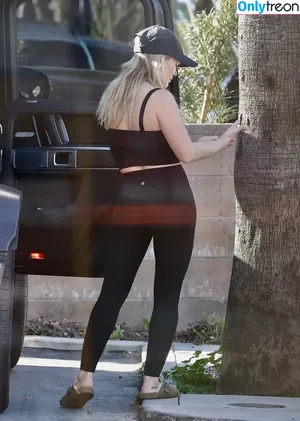 Hilary Duff / hilaryduff / kylanharv nude photo #0497