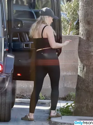 Hilary Duff / hilaryduff / kylanharv nude photo #0498