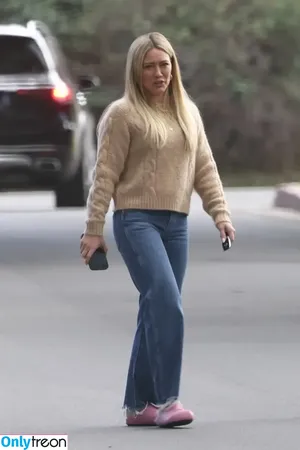 Hilary Duff / hilaryduff / kylanharv nude photo #0526