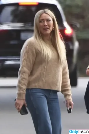 Hilary Duff / hilaryduff / kylanharv nude photo #0531