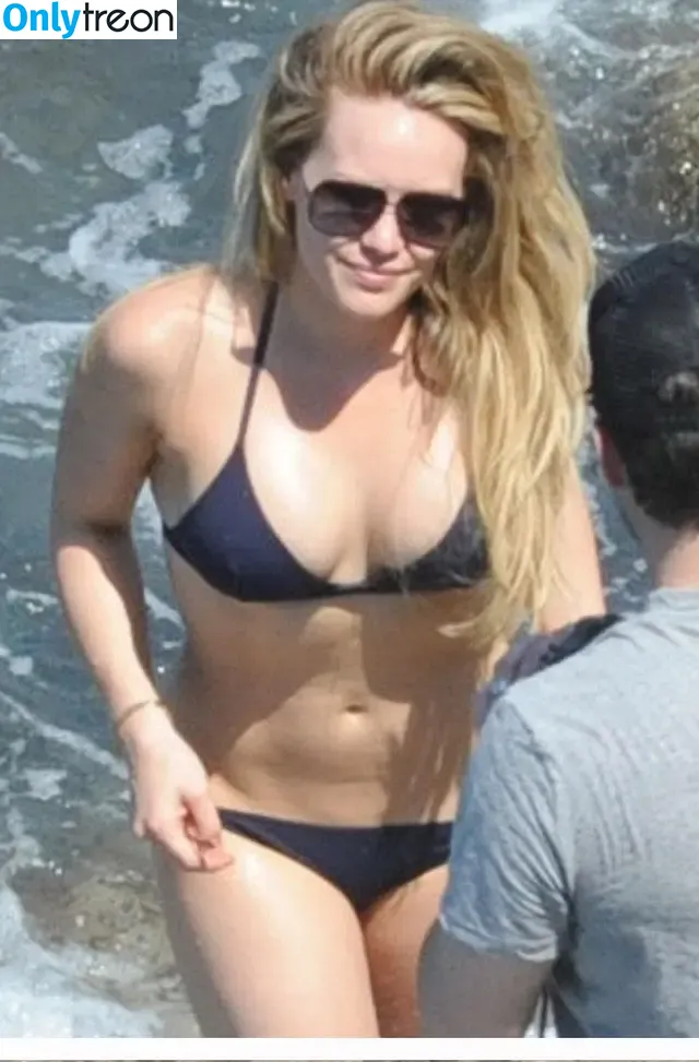 Hilary Duff nude photo #0036 (hilaryduff / kylanharv)
