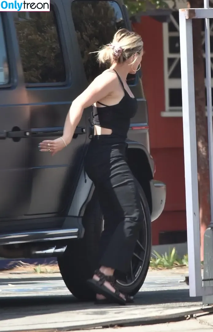 Hilary Duff nude photo #0070 (hilaryduff / kylanharv)