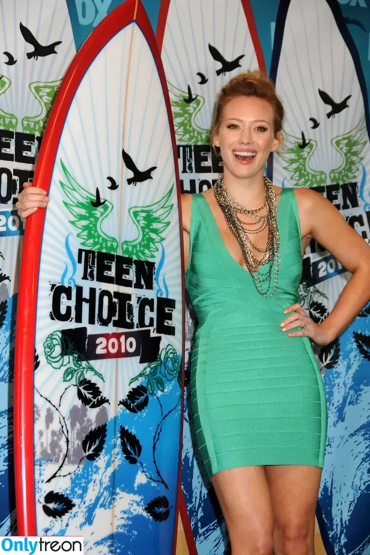 Hilary Duff nude photo #0197 (hilaryduff / kylanharv)