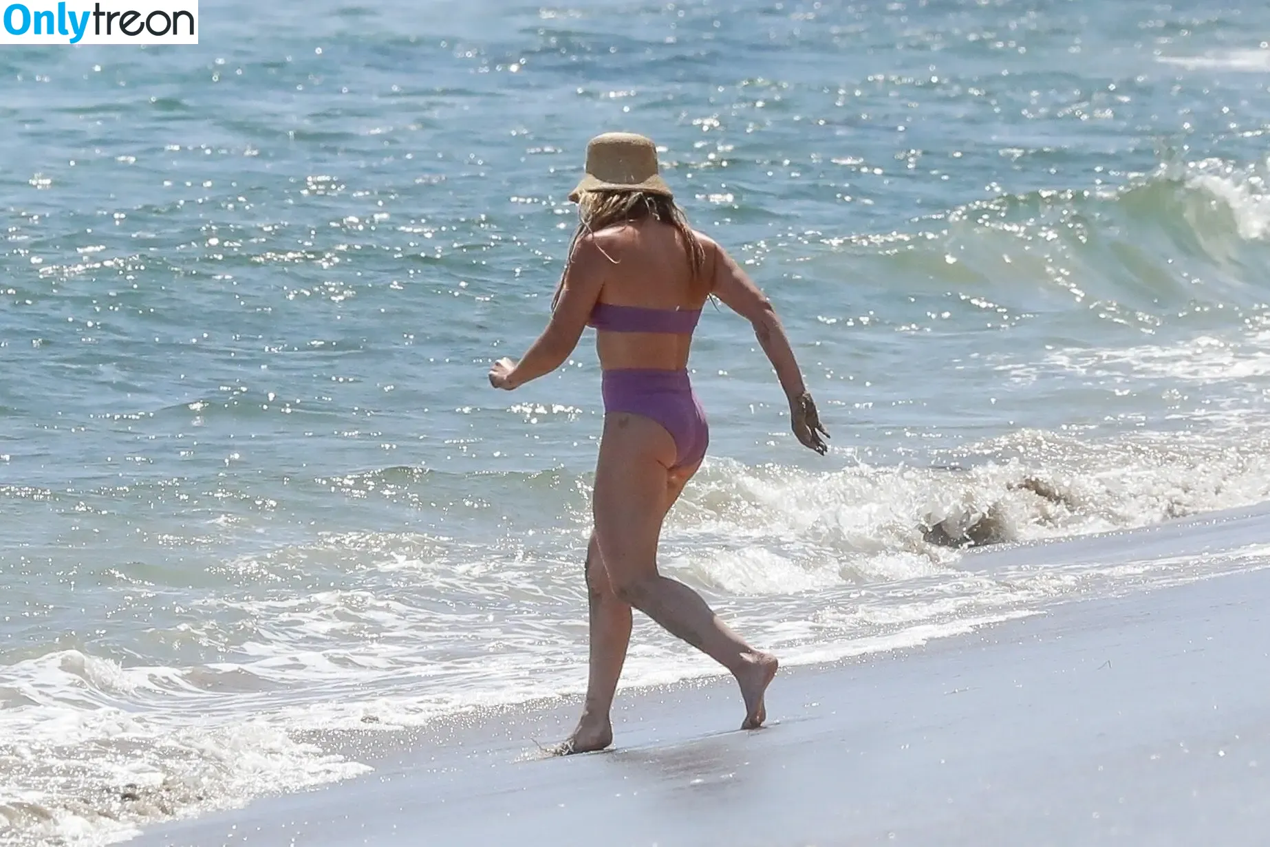 Hilary Duff nude photo #0323 (hilaryduff / kylanharv)