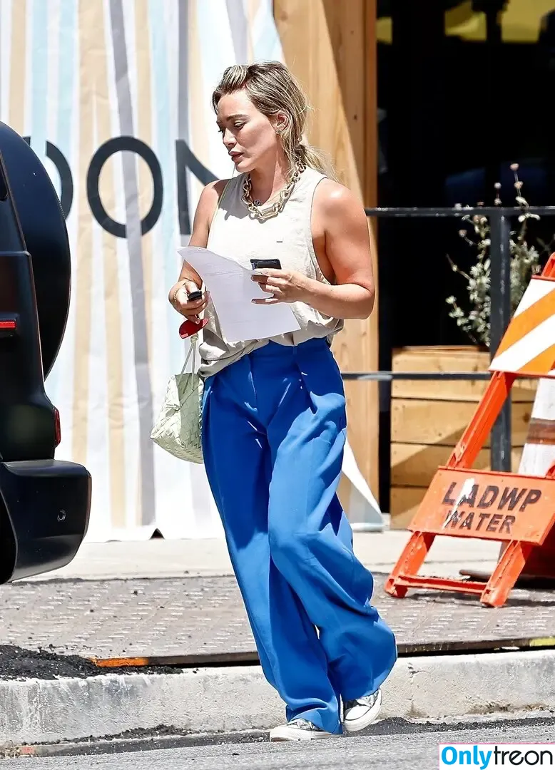 Hilary Duff nude photo #0379 (hilaryduff / kylanharv)
