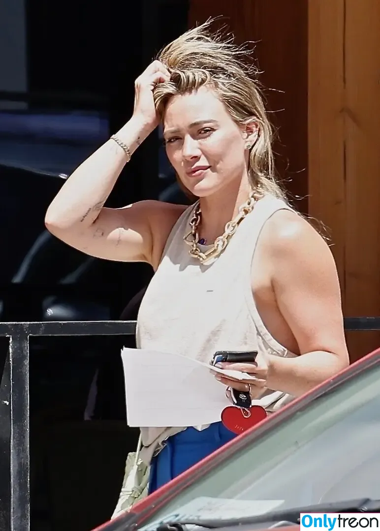 Hilary Duff nude photo #0392 (hilaryduff / kylanharv)