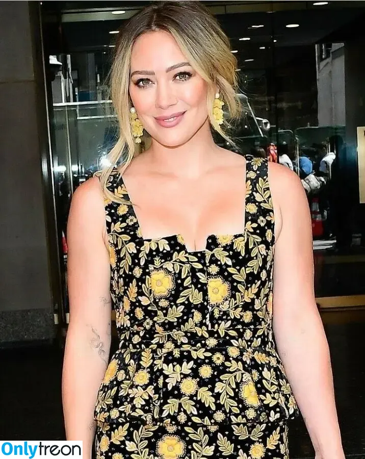 Hilary Duff nude photo #0396 (hilaryduff / kylanharv)