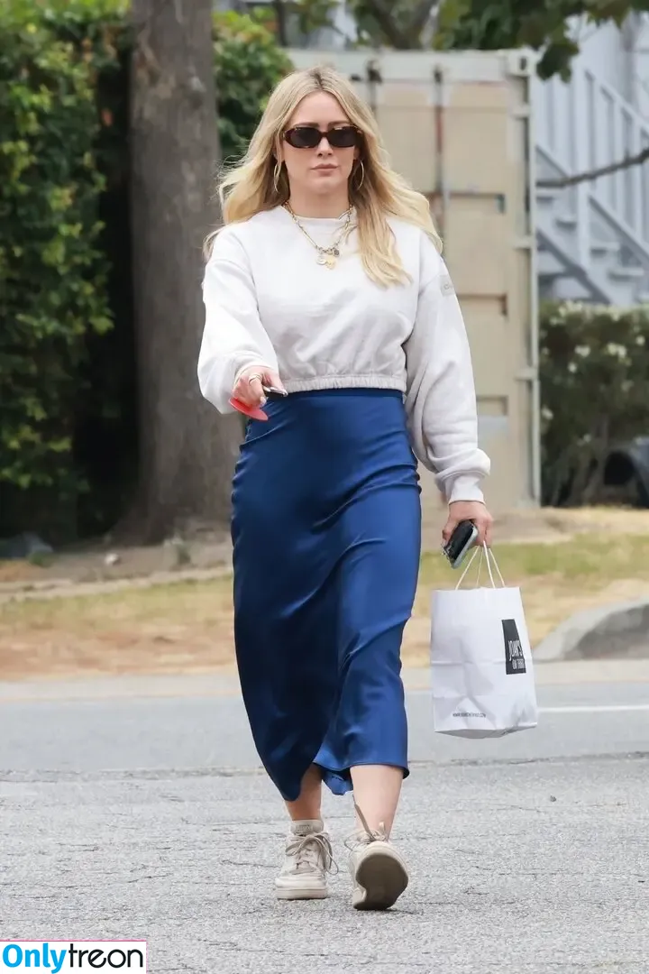 Hilary Duff nude photo #0407 (hilaryduff / kylanharv)
