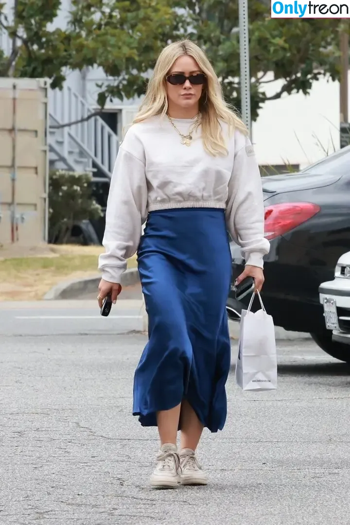 Hilary Duff nude photo #0410 (hilaryduff / kylanharv)