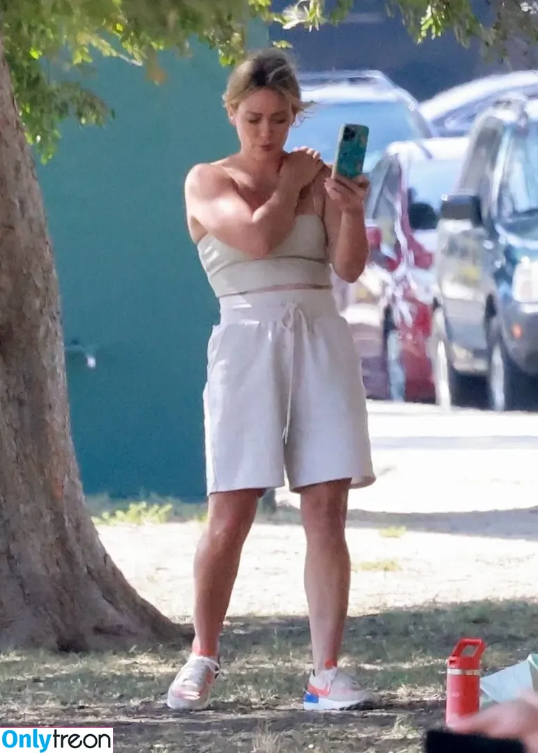 Hilary Duff nude photo #0438 (hilaryduff / kylanharv)