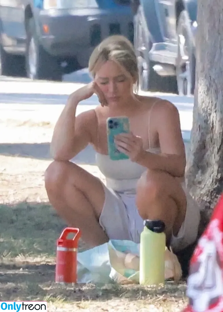 Hilary Duff nude photo #0439 (hilaryduff / kylanharv)