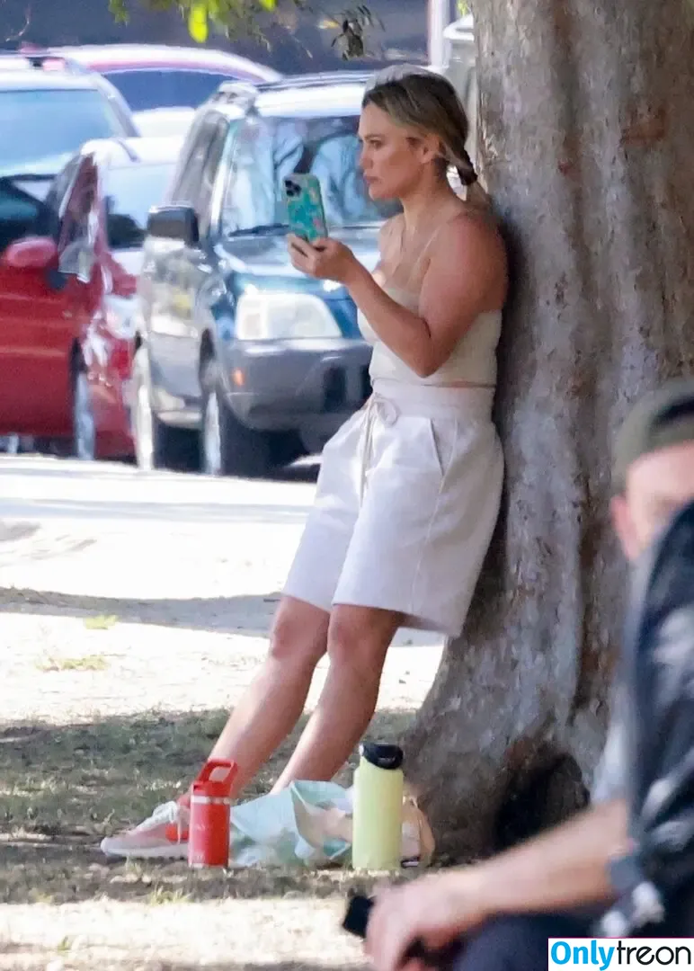Hilary Duff nude photo #0441 (hilaryduff / kylanharv)