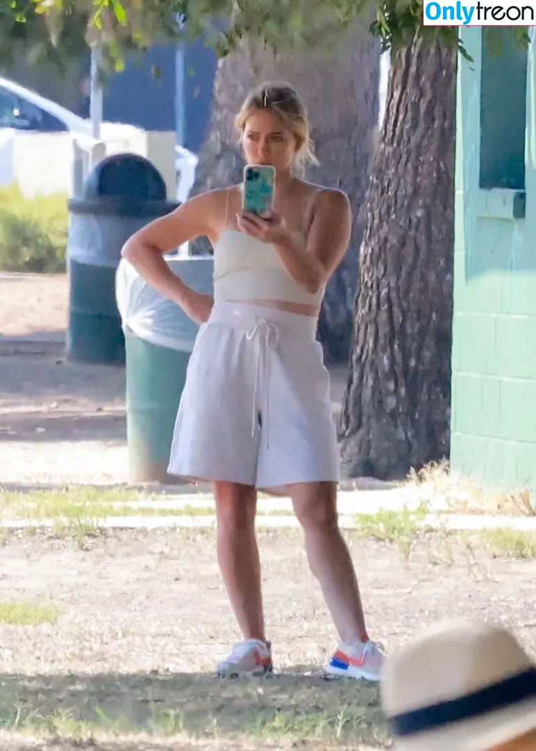 Hilary Duff nude photo #0444 (hilaryduff / kylanharv)
