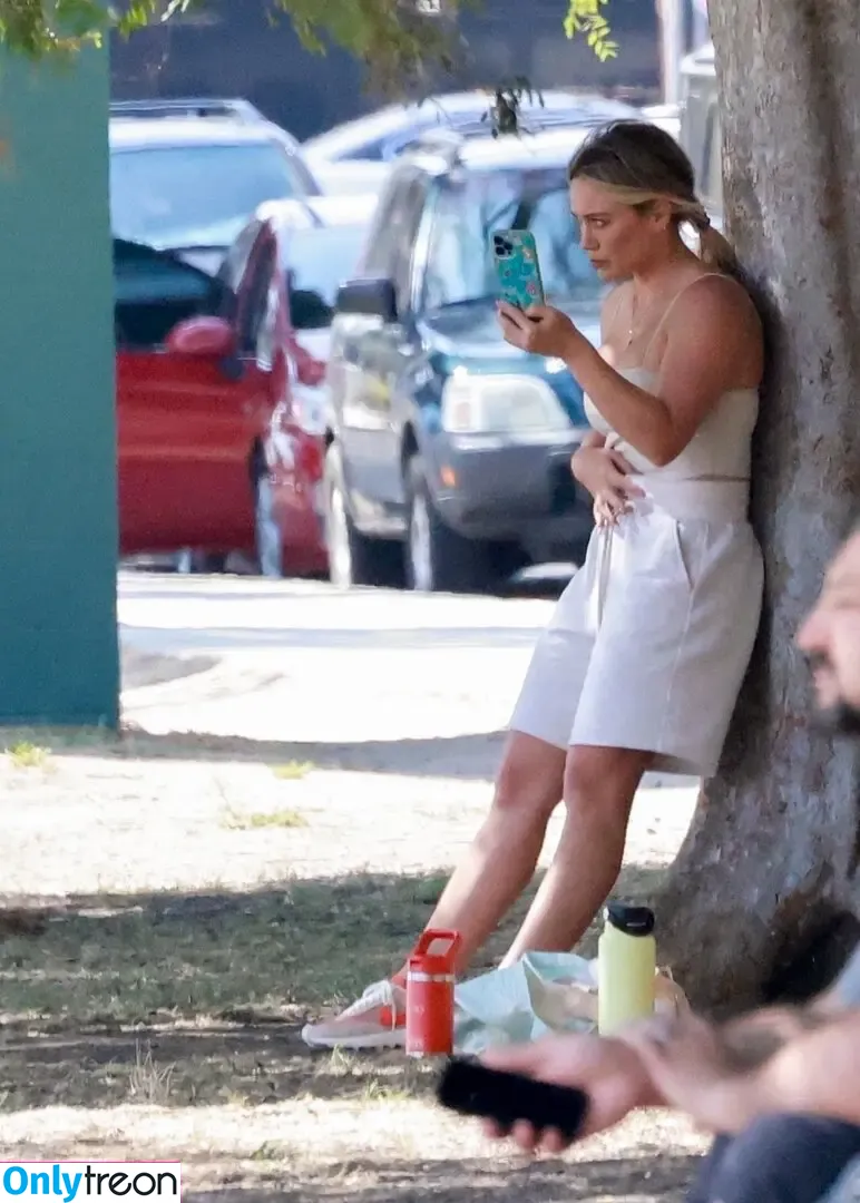 Hilary Duff nude photo #0448 (hilaryduff / kylanharv)
