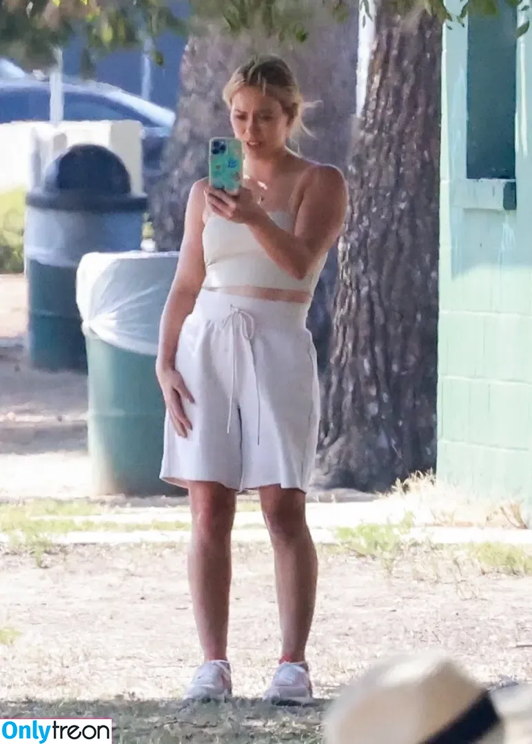 Hilary Duff nude photo #0449 (hilaryduff / kylanharv)