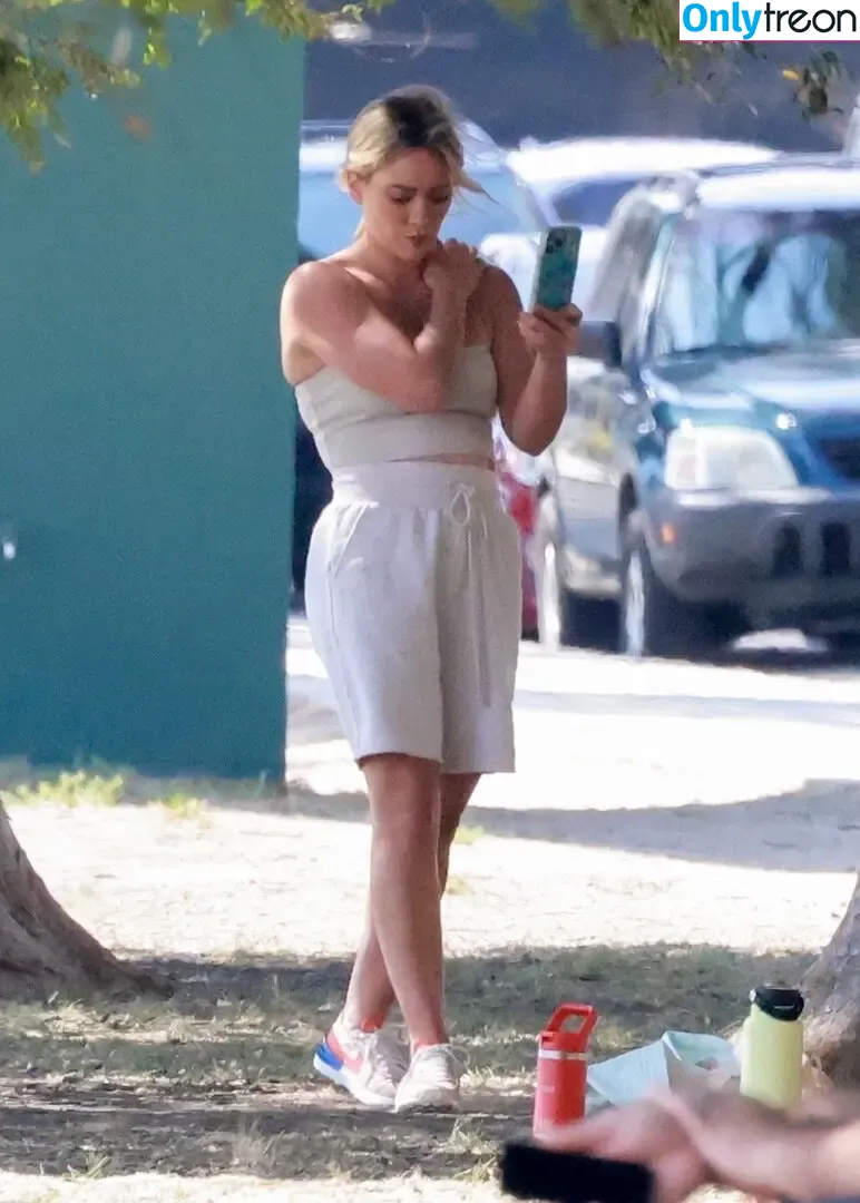 Hilary Duff nude photo #0454 (hilaryduff / kylanharv)