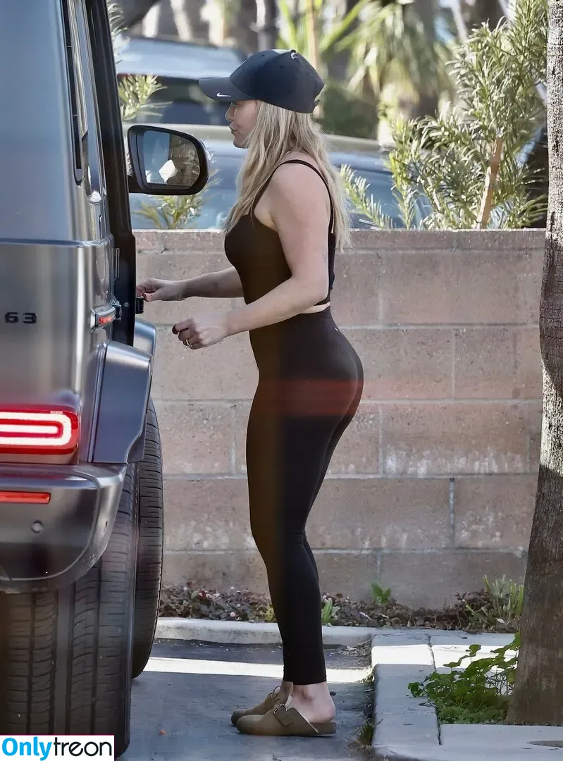 Hilary Duff nude photo #0499 (hilaryduff / kylanharv)