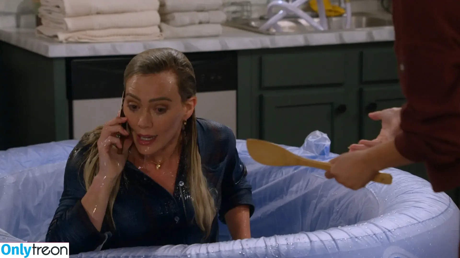 Hilary Duff nude photo #0585 (hilaryduff / kylanharv)
