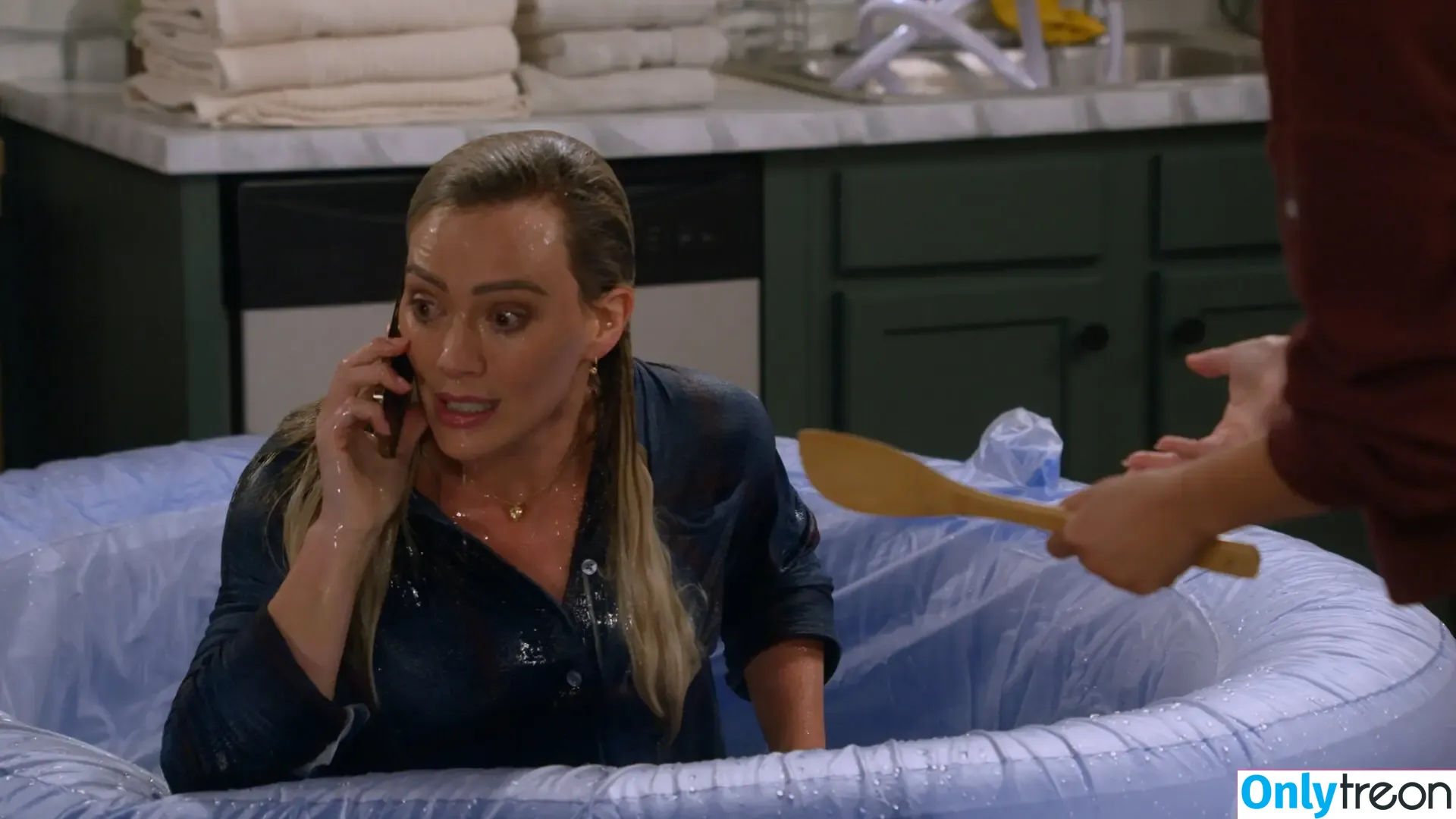Hilary Duff nude photo #0586 (hilaryduff / kylanharv)