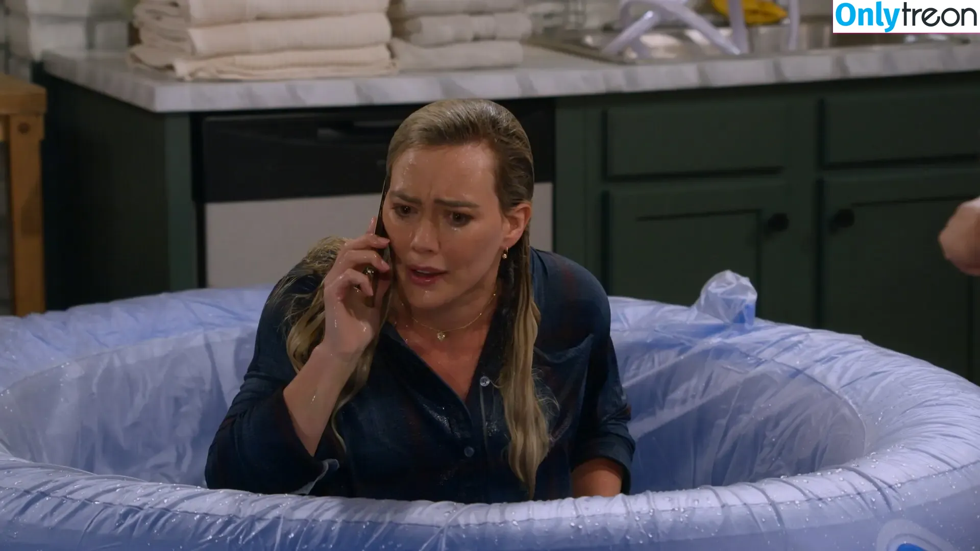 Hilary Duff nude photo #0587 (hilaryduff / kylanharv)