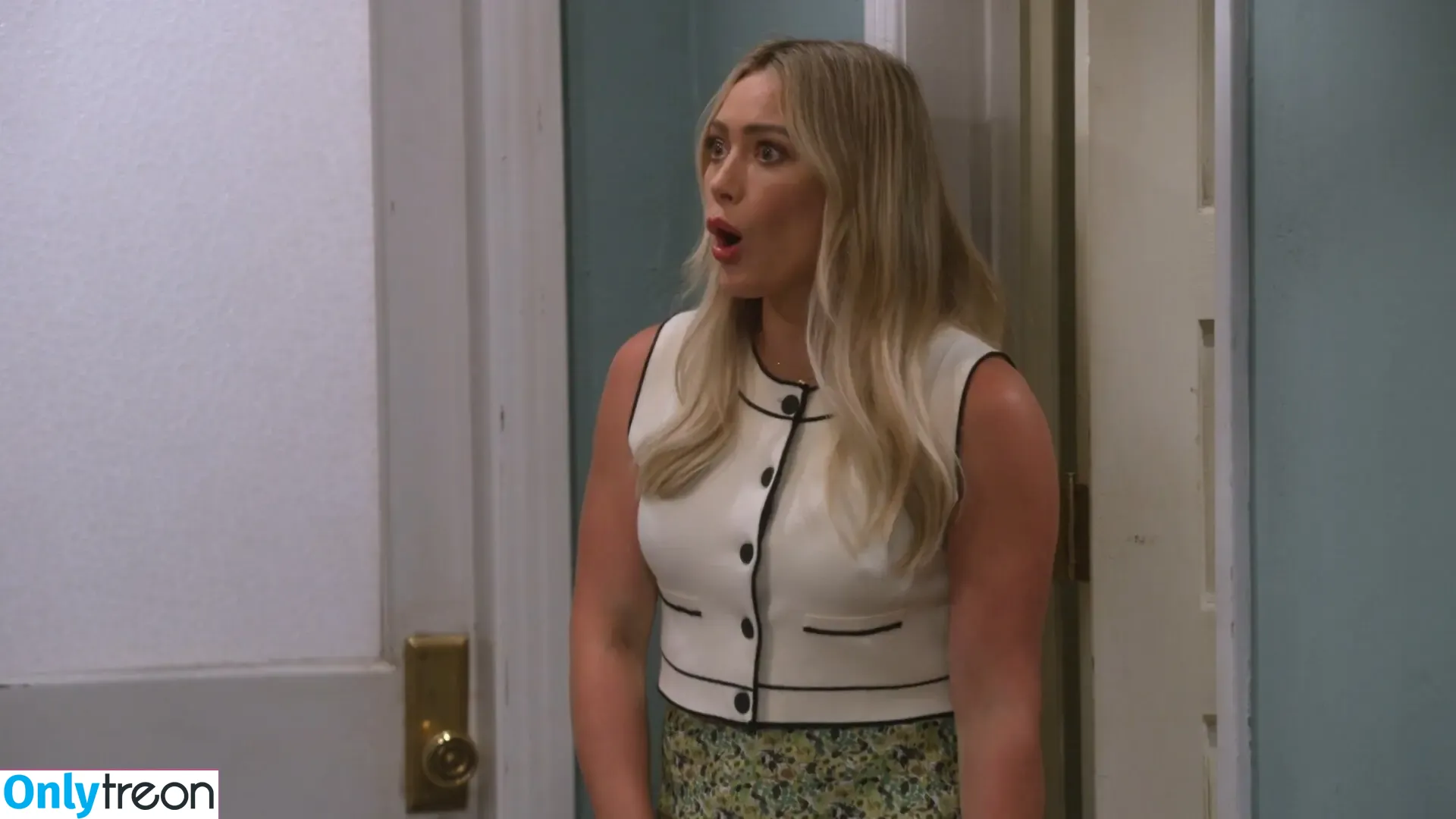 Hilary Duff nude photo #0594 (hilaryduff / kylanharv)