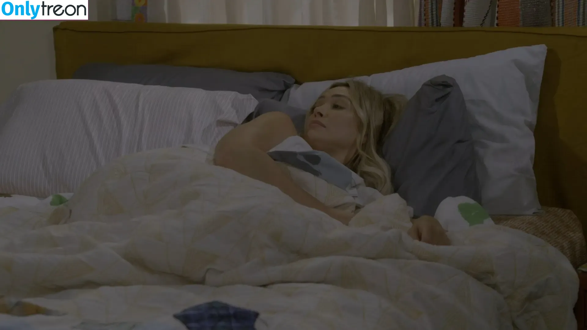 Hilary Duff nude photo #0624 (hilaryduff / kylanharv)
