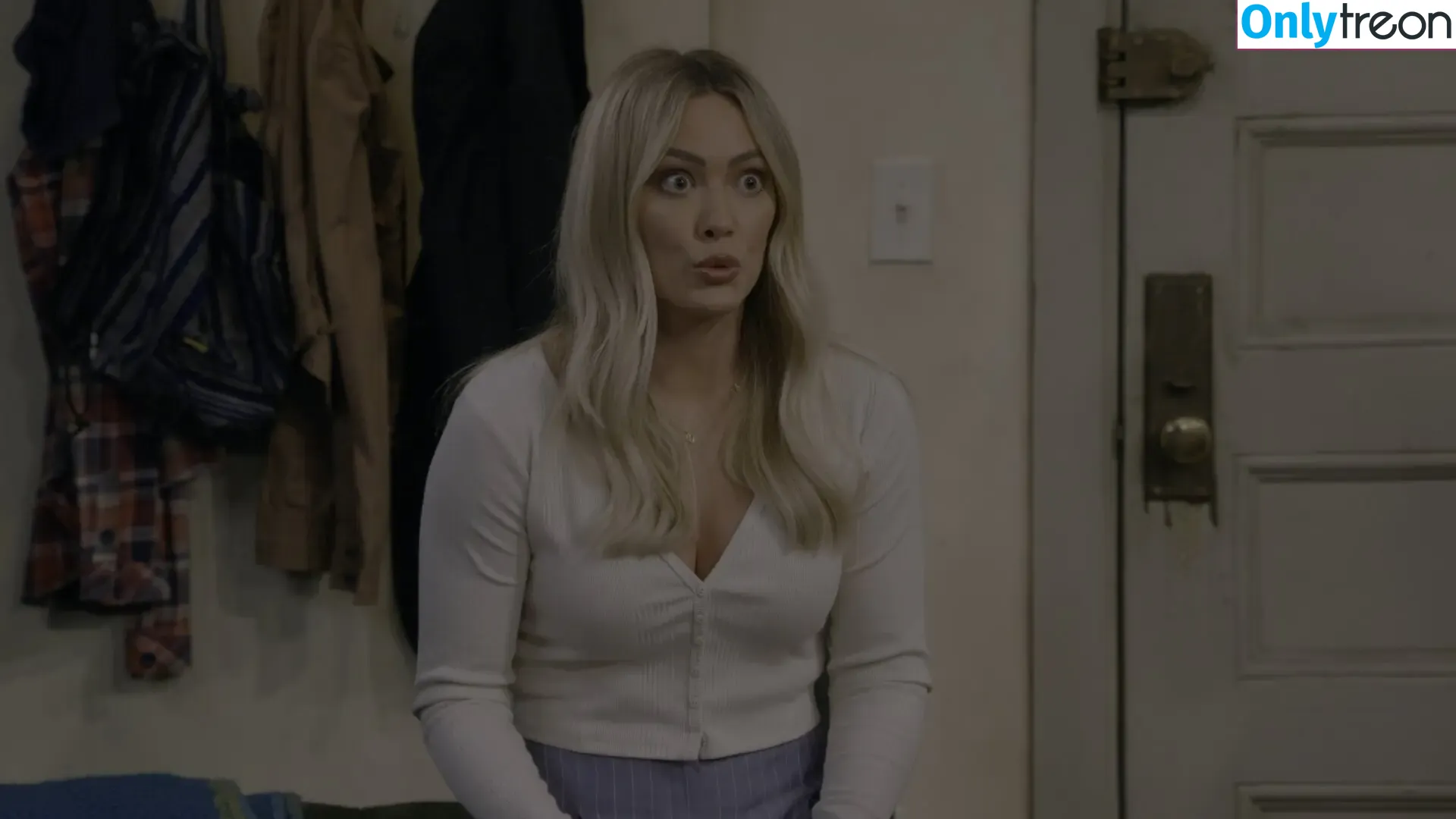 Hilary Duff nude photo #0640 (hilaryduff / kylanharv)