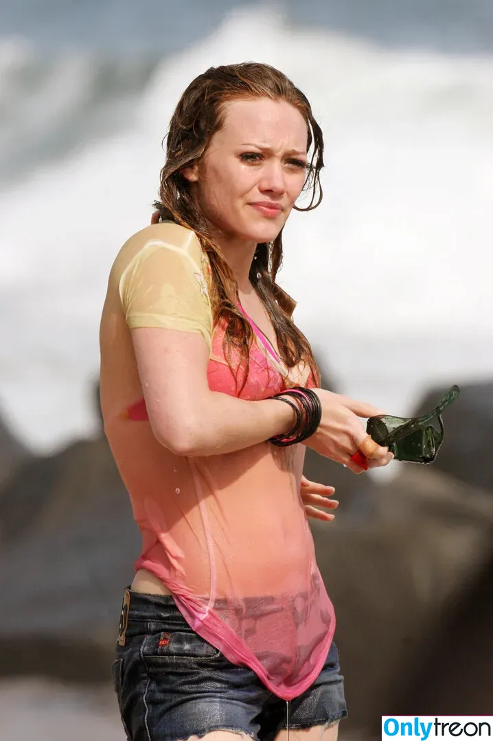 Hillary Duff nude photo #0043 (hilaryduff)
