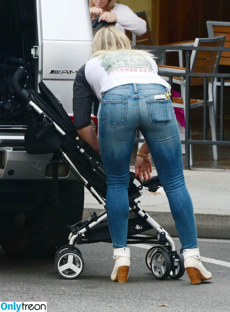 Hillary Duff nude photo #0060 (hilaryduff)