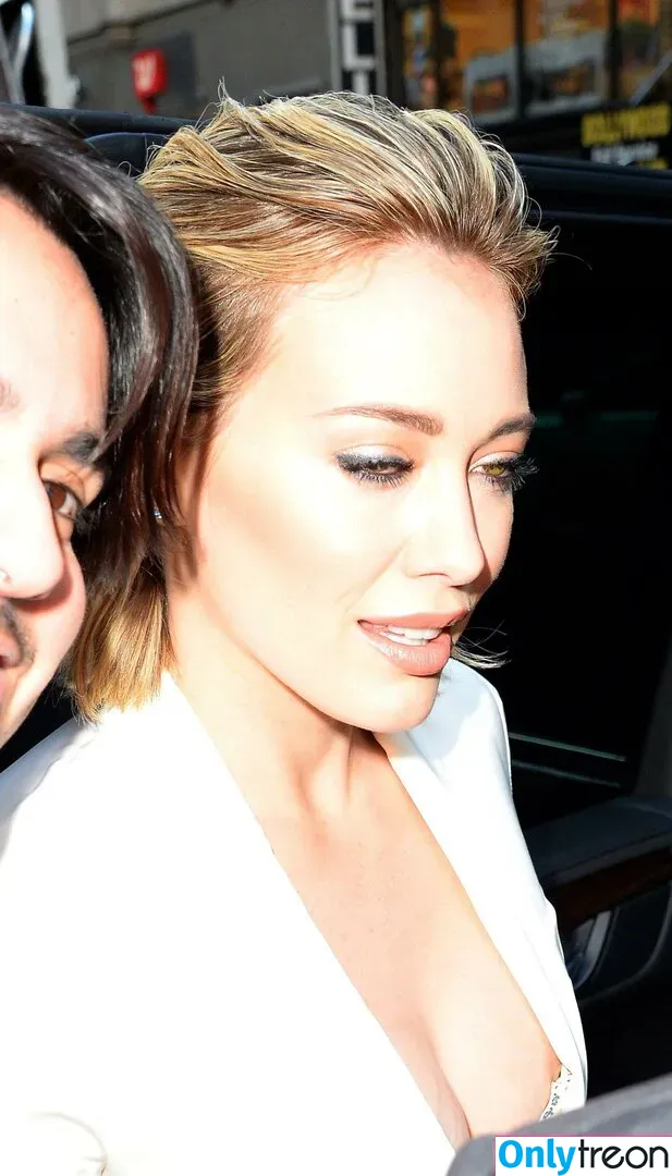 Hillary Duff nude photo #0126 (hilaryduff)