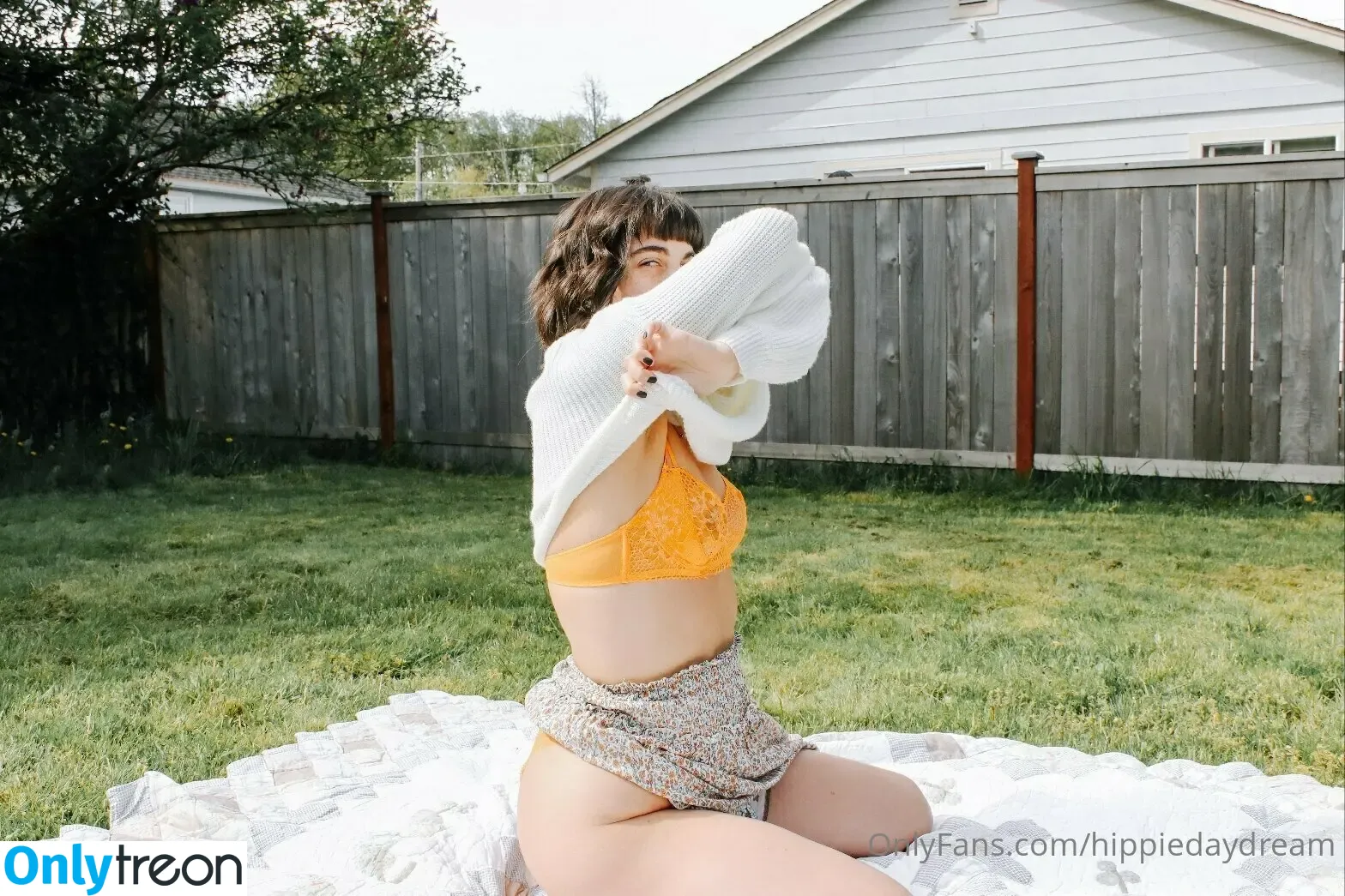 hippiedaydream nude photo #0006 (littlehippiedaydream)