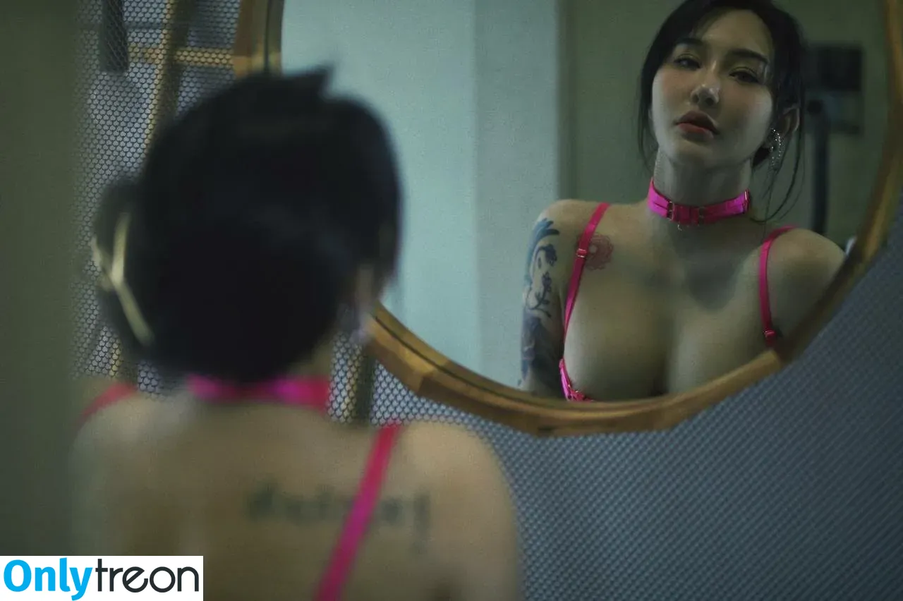Hitomi Songyuxin nude photo #0147 (Lindsay78690789 / i_am_hitomi_1994)