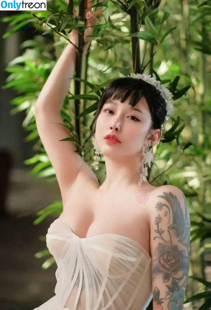 Hitomi Songyuxin nude photo #0753 (Lindsay78690789 / i_am_hitomi_1994)