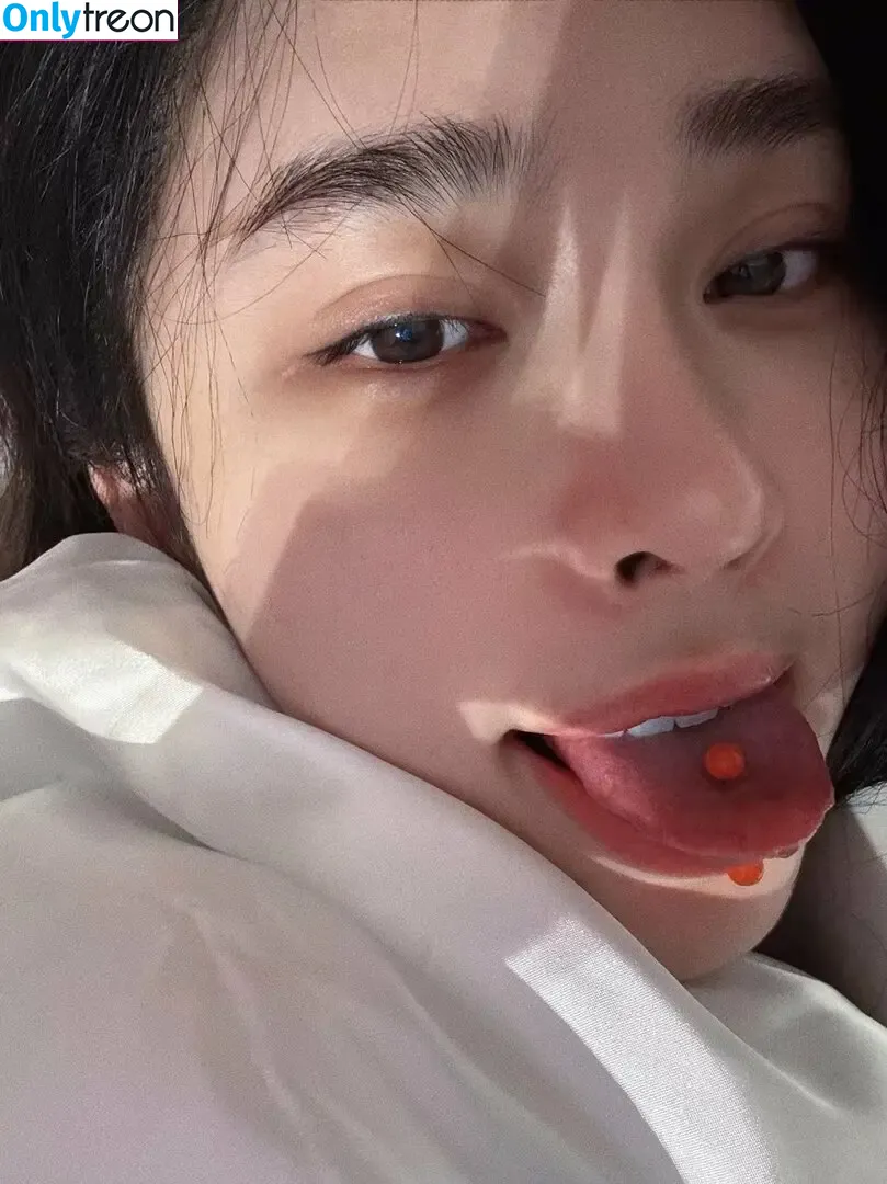 Hitomi Songyuxin nude photo #0765 (Lindsay78690789 / i_am_hitomi_1994)