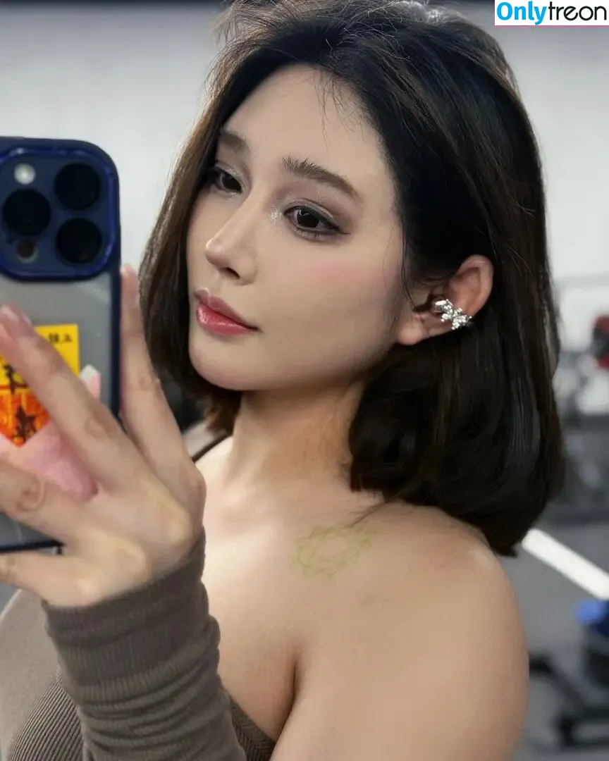 Hitomi Songyuxin nude photo #1151 (Lindsay78690789 / i_am_hitomi_1994)