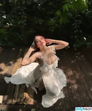 Hoàng Nhân Linh Chi / hoangnhanlinhchii nude photo #0201