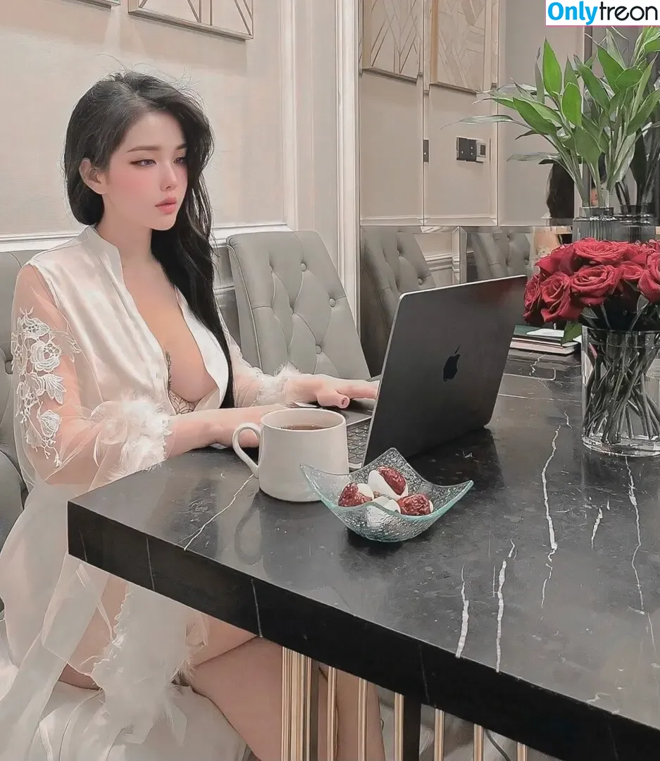 Hoàng Nhân Linh Chi nude photo #0179 (hoangnhanlinhchii)