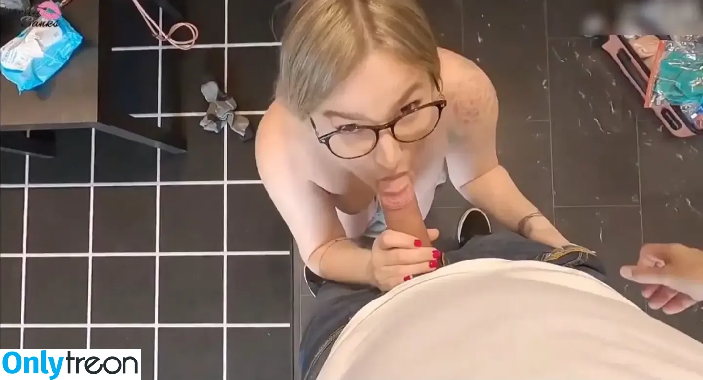 Holly Banks nude photo #0071 (banks.holly / holly_banks / hollybanks007)
