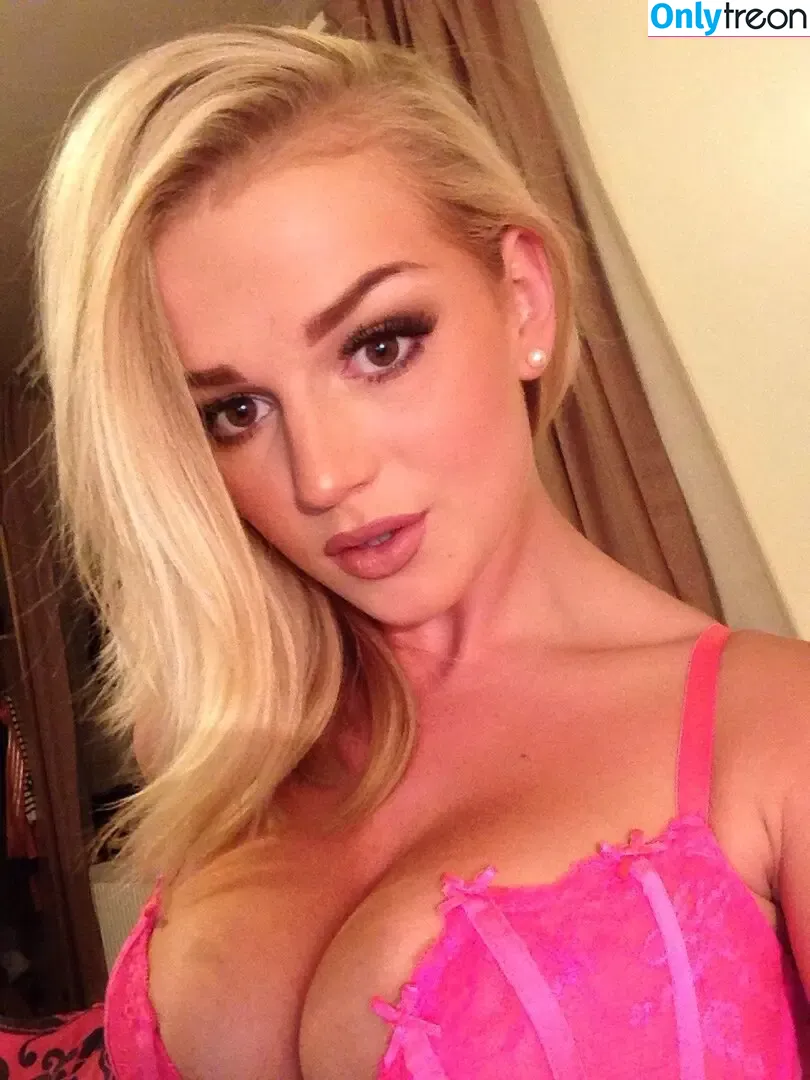 Holly Eriksson nude photo #0495 (Erica / Victoria A / hollyerikssonphotography)
