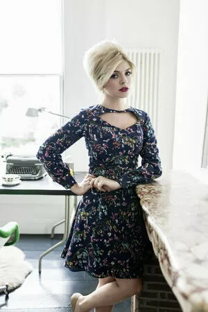 Holly Willoughby / hollywilloughby nude photo #0286