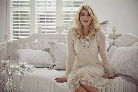Holly Willoughby / hollywilloughby nude photo #0307