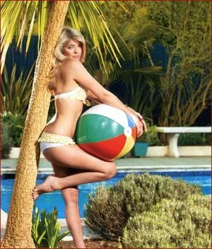 Holly Willoughby / hollywilloughby nude photo #0335