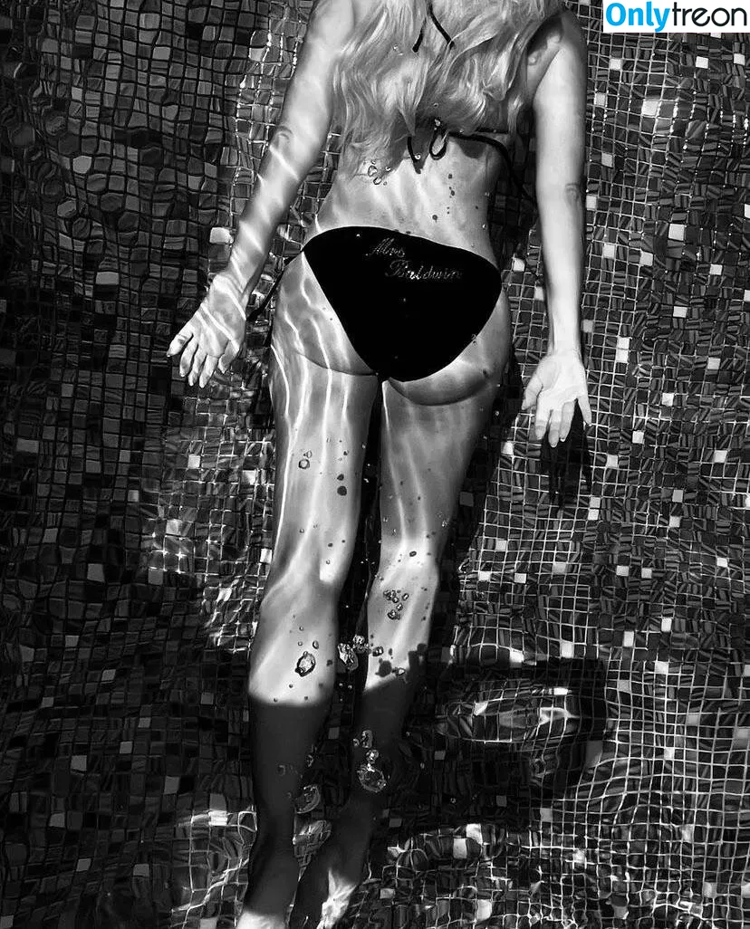 Holly Willoughby nude photo #0056 (hollywilloughby)