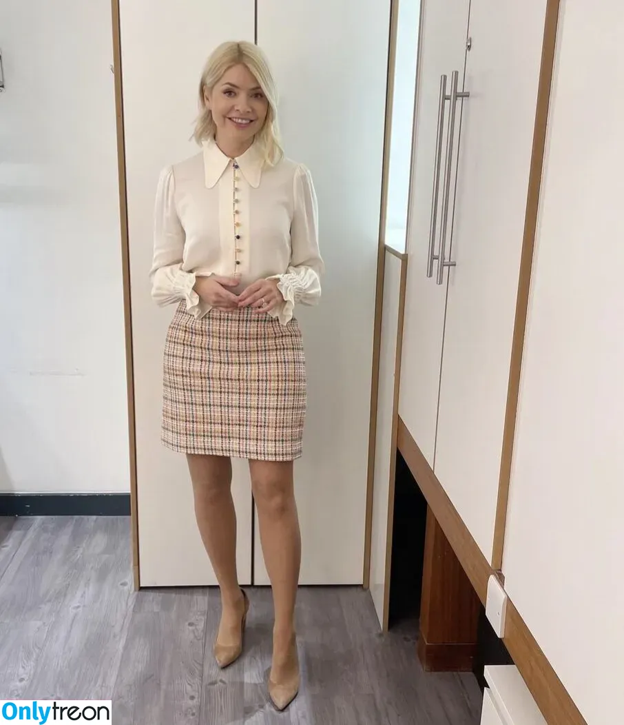 Holly Willoughby nude photo #0111 (hollywilloughby)