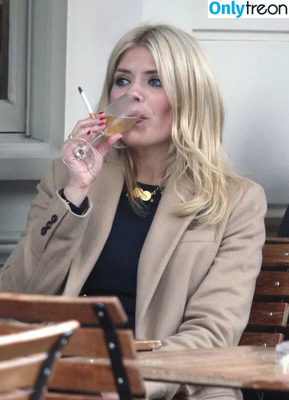 Holly Willoughby nude photo #0375 (hollywilloughby)
